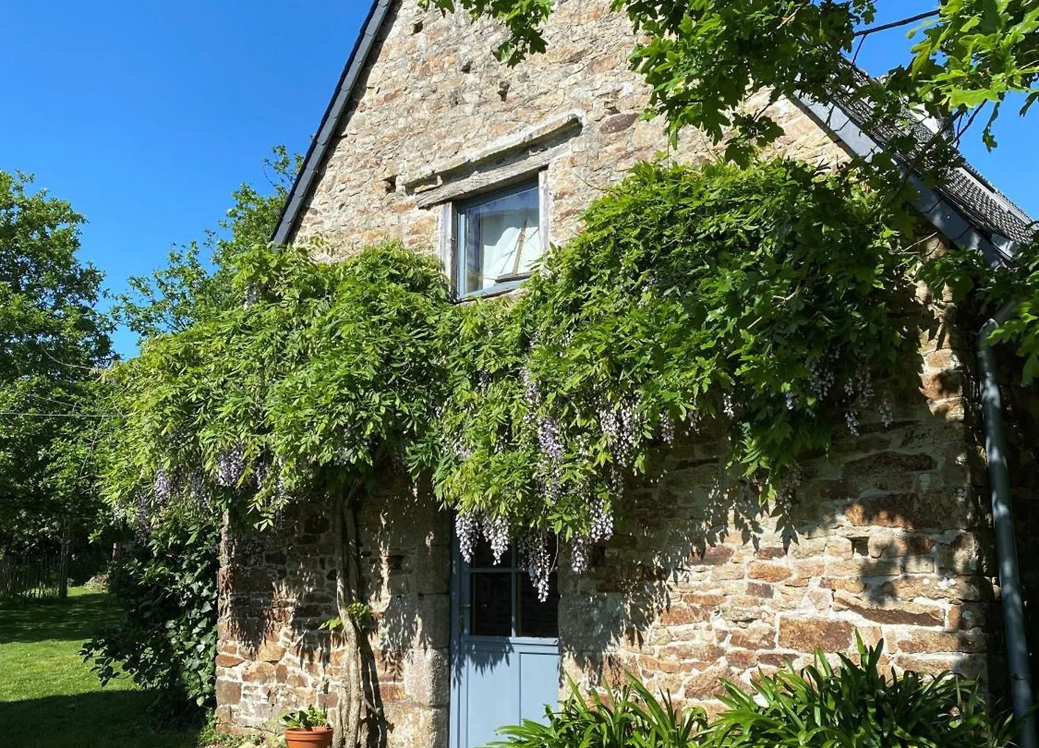 La Glycine Villa Landevant 0*,  France